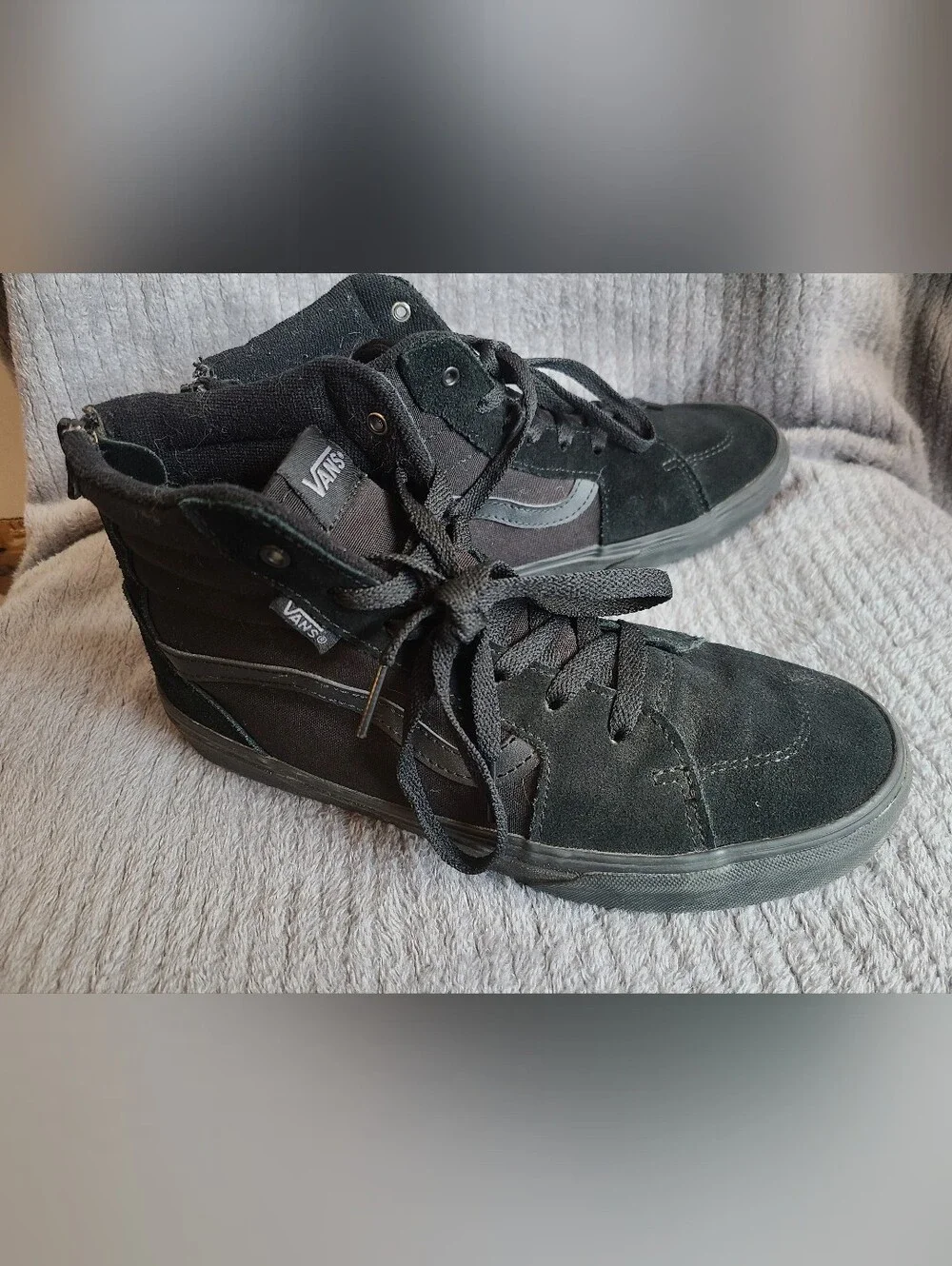 Youth size 6.5 blackout Sk8-Hi reissue zipper back high top sneakers shoes NICE
